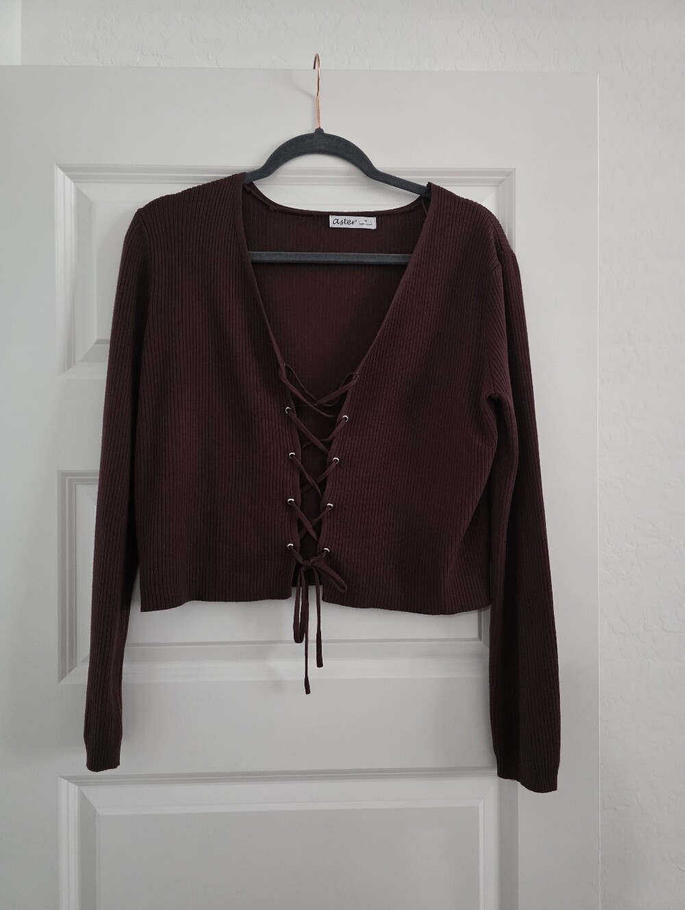 Stunning Brown Ribbed Front Corset Cropped Sweater. Plus Size 1x.